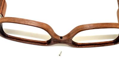 Système d'ouverture lunettes en bois